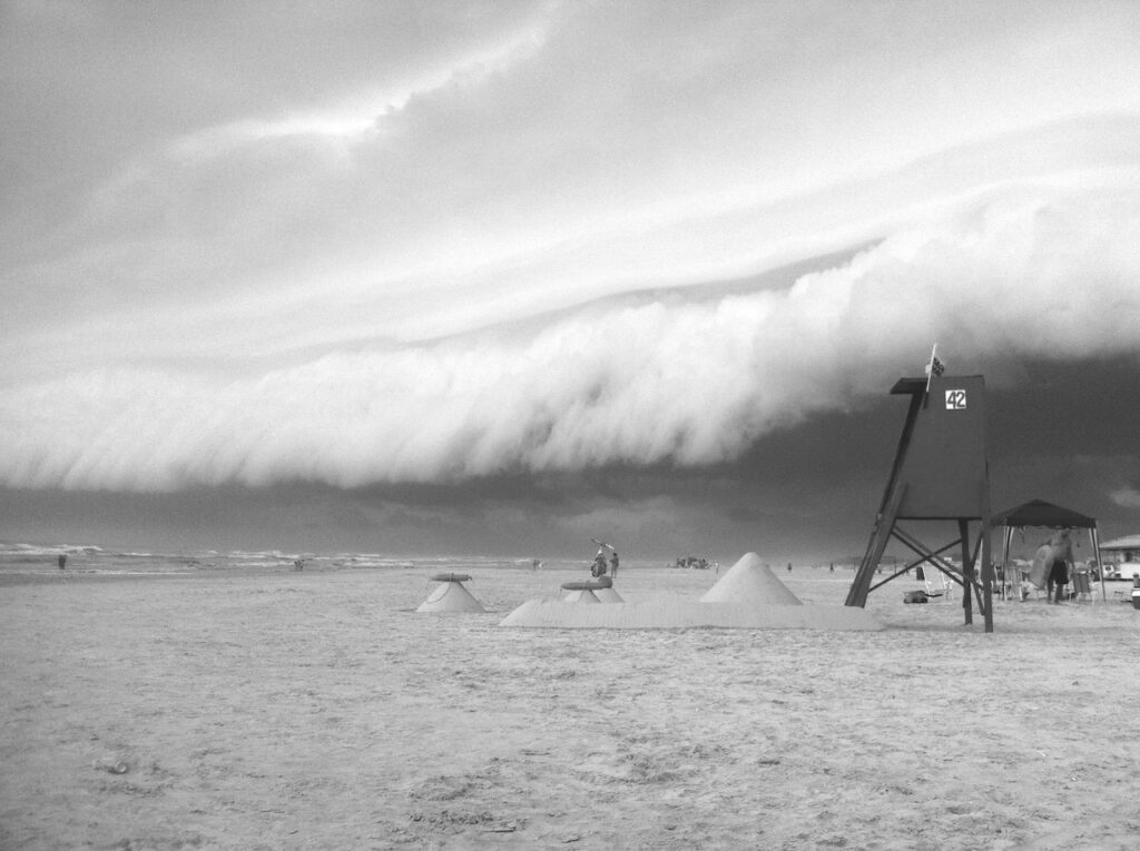 [Warning] Dust Storm in the UAE: Stay Safe and Take Precautions